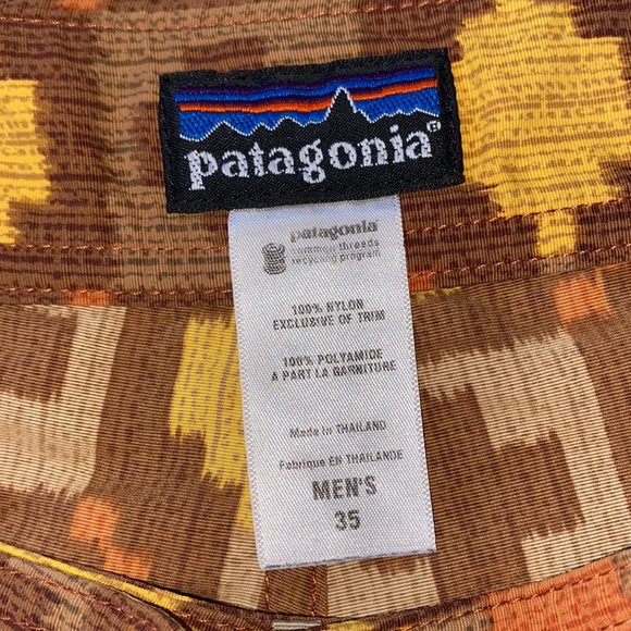 Classic Patagonia geometric design hybrid short. Size 35 - Picture 3 of 8